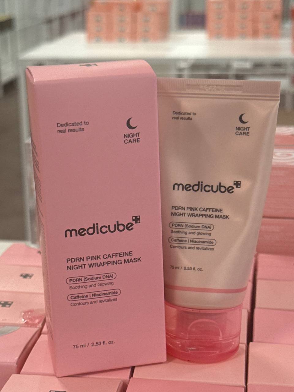 medicube PDRN pink caffeine night wrapping mask | 75ml  Estimulam a regeneração celular, melhoram a elasticidade e ajudam a reestruturar a textura da pele.