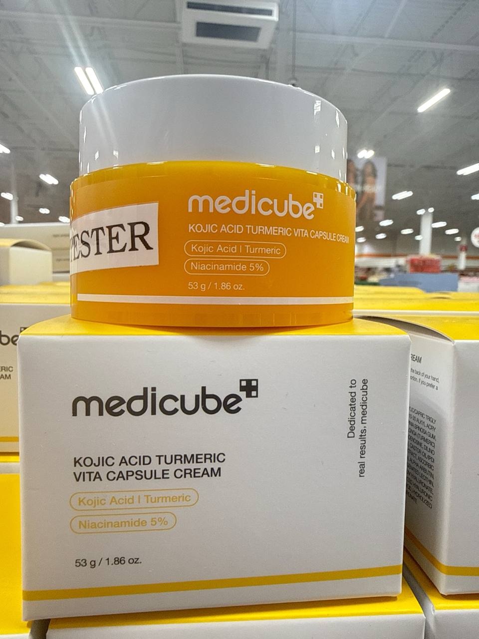 Medicube Kojic Acid Turmeric Vita Capsule Cream, um creme hidratante e clareador facial de alta performance
