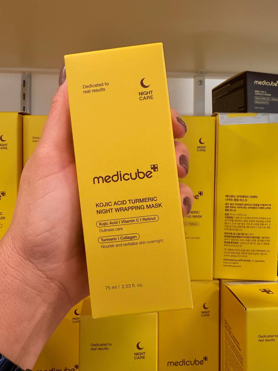 MEDICUBE KOJIC ACID TURMERIC MASK - MASCARA FACIAL DE TRATAMENTO NOTURNO PARA DORMIR HIDRATAÇÃO, FIRMEZA, MELHORA A APARÊNCIA DAS MANCHAS E LUMINOSIDADE DA PELE