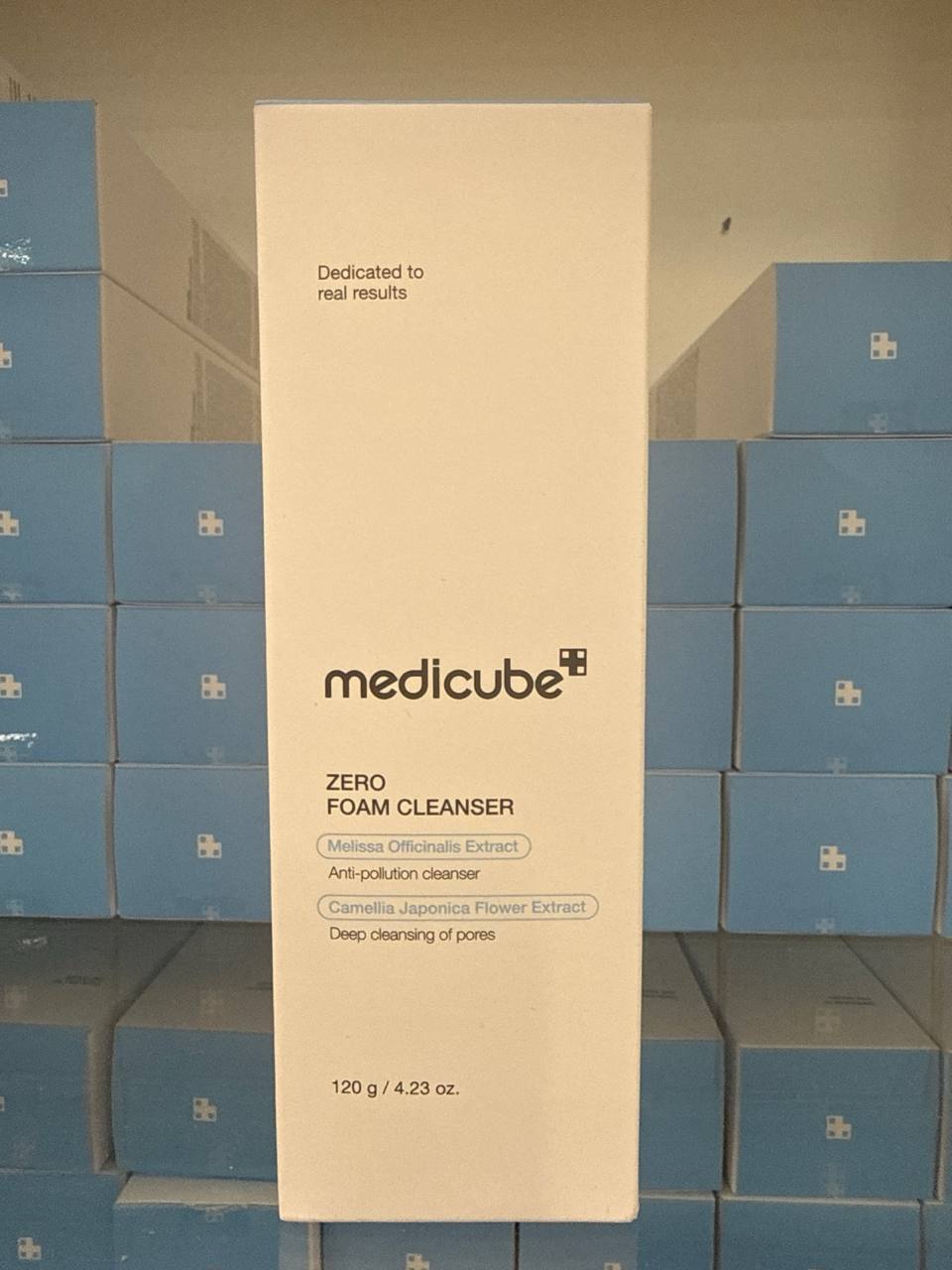 medicube zero foam cleanser limpador facial em espuma de 120g formulado para limpar profundamente os poros, remover oleosidade e impurezas, além de auxiliar na redução da aparência dos poros | 120g