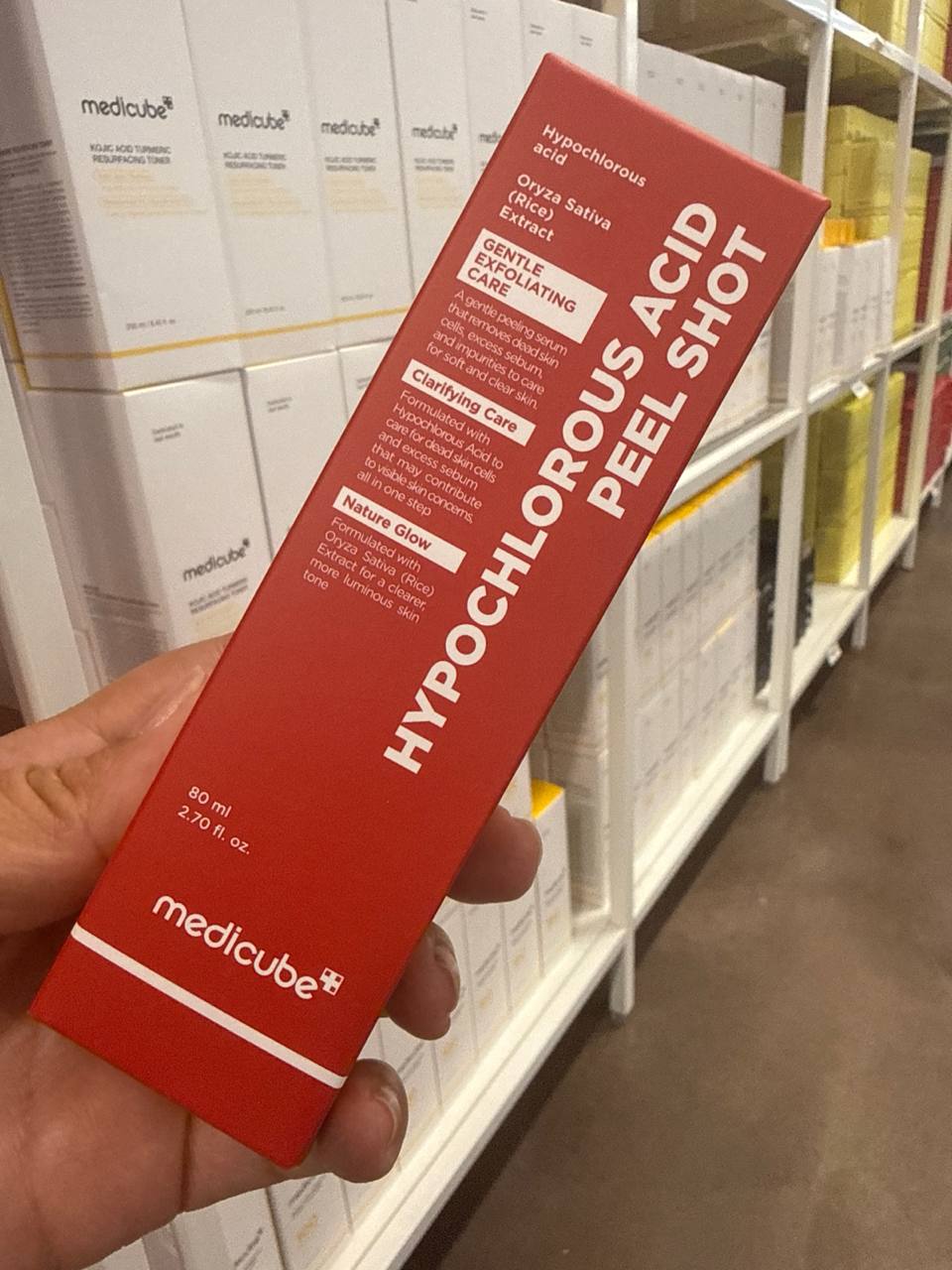 hypochlorous acid Peel shot O sérum é projetado para remover suavemente células mortas e impurezas, além de ajudar a controlar a oleosidade excessiva. | 80ml