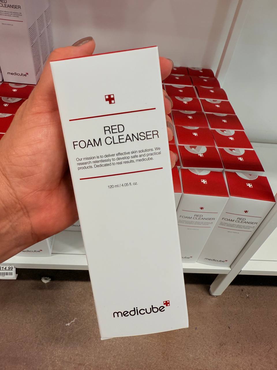 MEDICUBE RED FOAM CLEANSER - espuma de limpeza facial desenvolvido para tratar acne e pele sensível