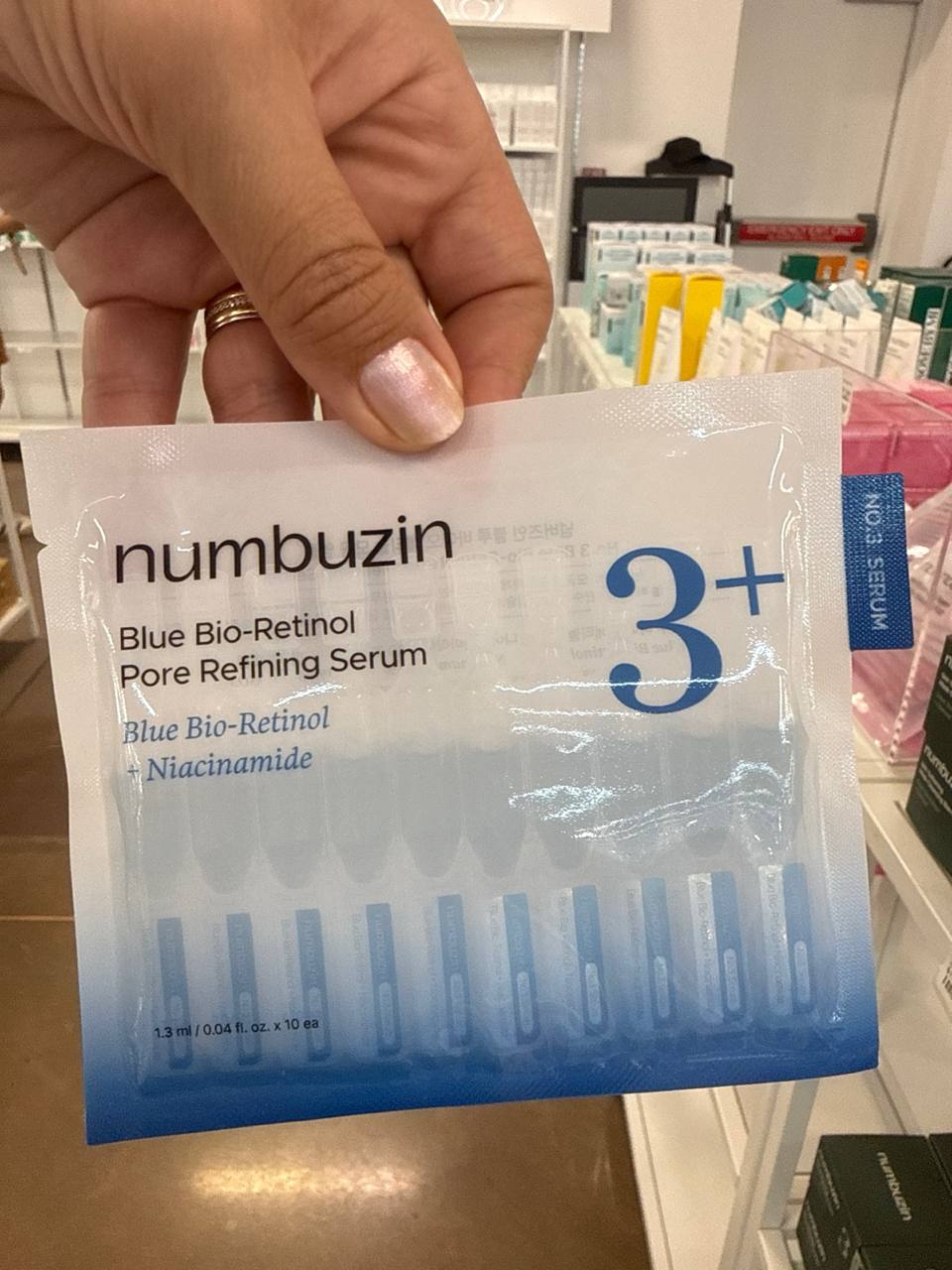 Numbuzin No.3 Blue Bio-Retinol Pore Refining Serum, projetado para refinar poros e melhorar a textura da pele