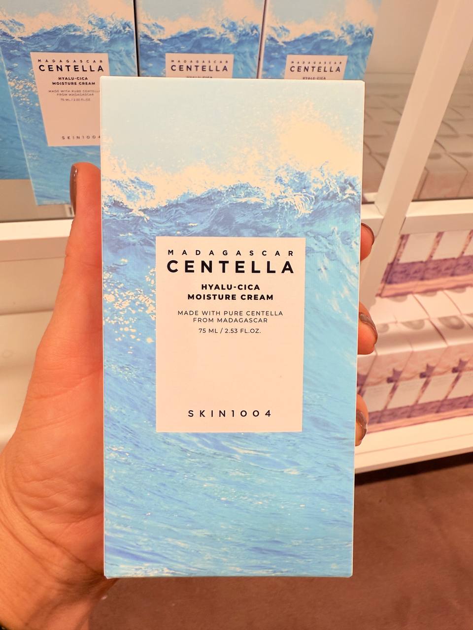 SKIN1004 MADAGASCAR CENTELLA - HYALU CICA MOISTURE CREAM - CREME DE TEXTURA LEVE INDICADO PARA UMA PELE QUE PRECISA DE UMA SUPER  HIDRATACAO