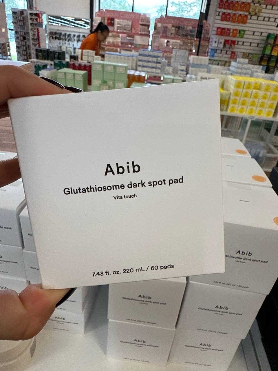 O Abib Glutathione Dark Spot Pad serve para clarear manchas escuras e uniformizar o tom da pele, esfoliar suavemente, removendo células mortas, iluminar a pele e melhorar a textura. Ideal para quem quer uma pele mais radiante, suave e com menos marcas de…
