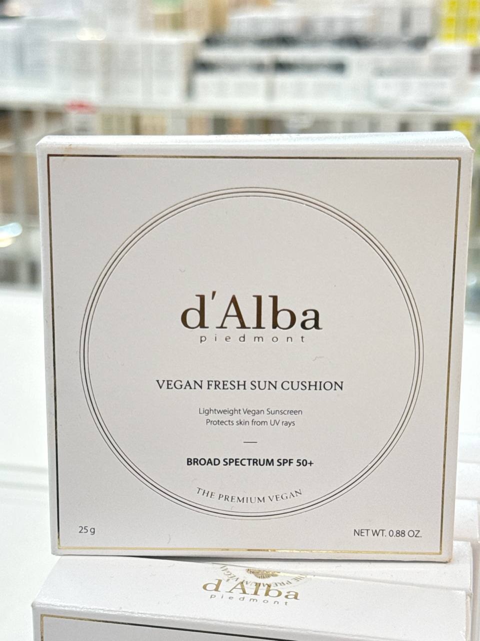 D'ALBA - d'Alba Piedmont Vegan Fresh Sun Cushion (Broad Spectrum SPF 50+, 25g / 0.88 oz), um protetor solar facial coreano em formato cushion (almofada) com fator de proteção solar 50+.