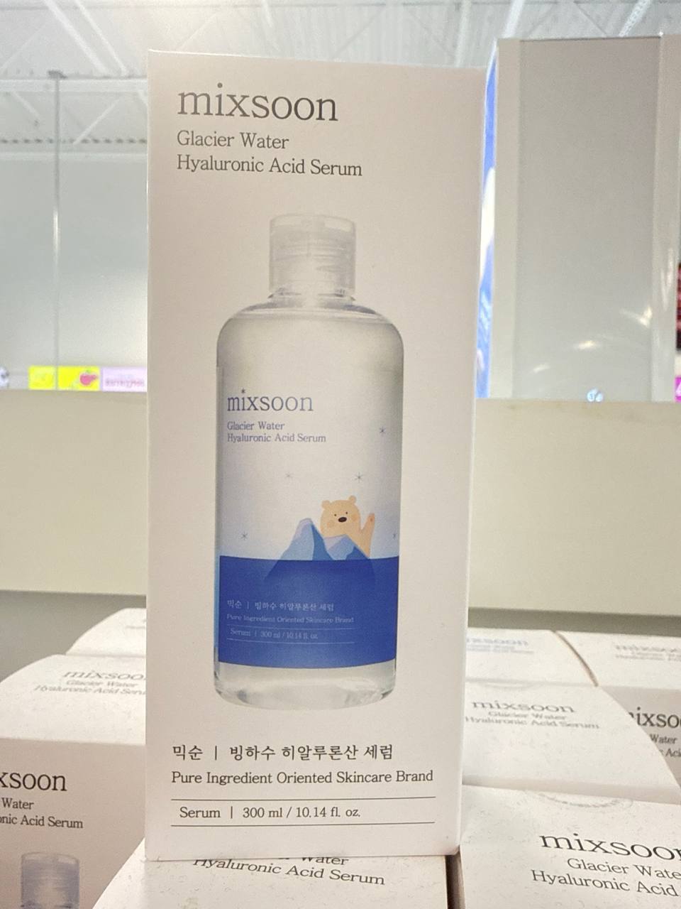 Mixsoon Glacier Water Hyaluronic Acid Serum (Sérum de Água de Geleira com Ácido Hialurônico da Mixsoon), um sérum facial coreano de hidratação profunda que combina água de geleira e múltiplos tipos de ácido hialurônico para amaciar e revitalizar a pele