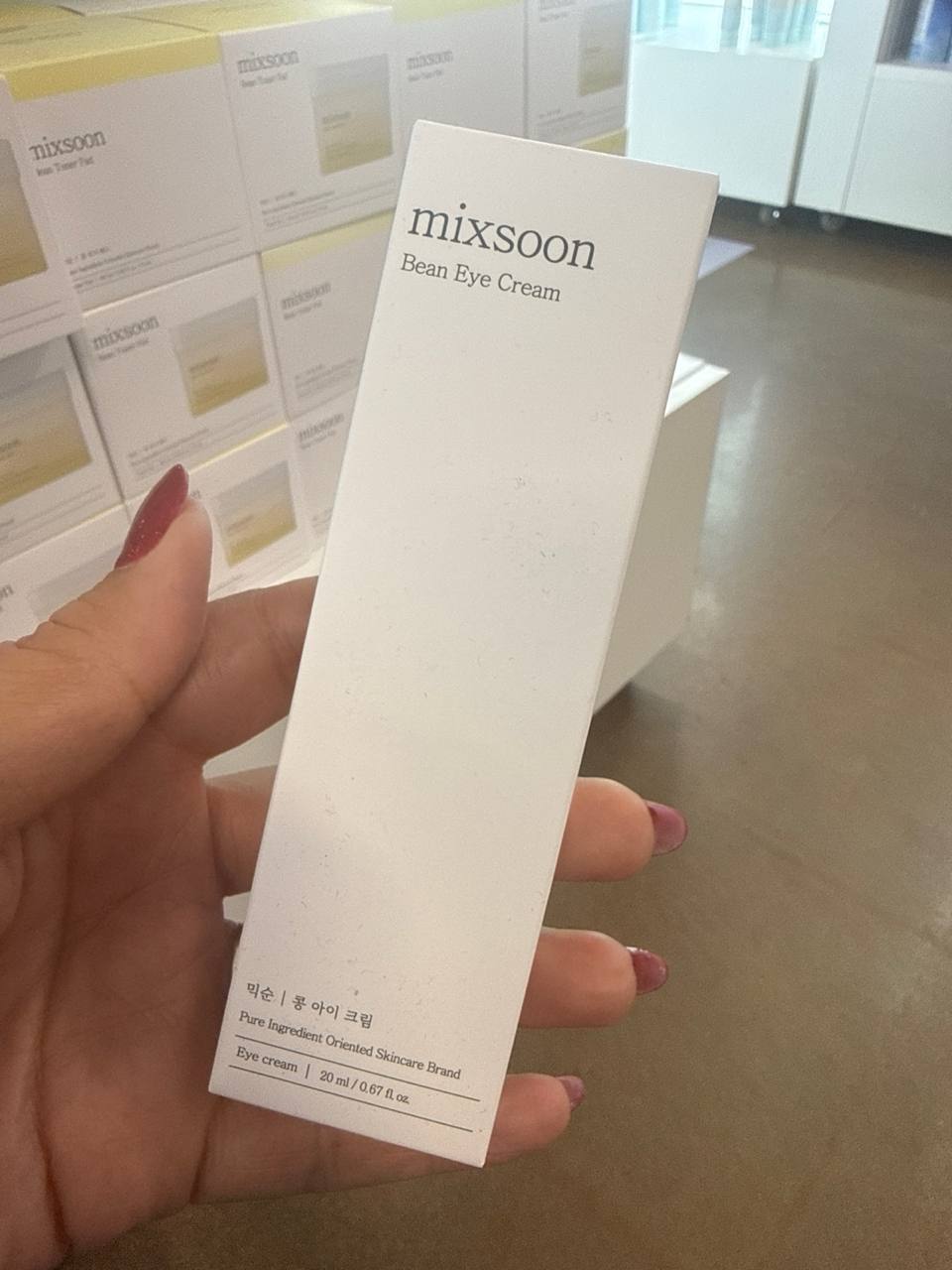 Mixsoon Bean Eye Cream (Creme para os Olhos de Feijão da Mixsoon), um creme facial coreano de 20 ml / 0,67 fl. oz.