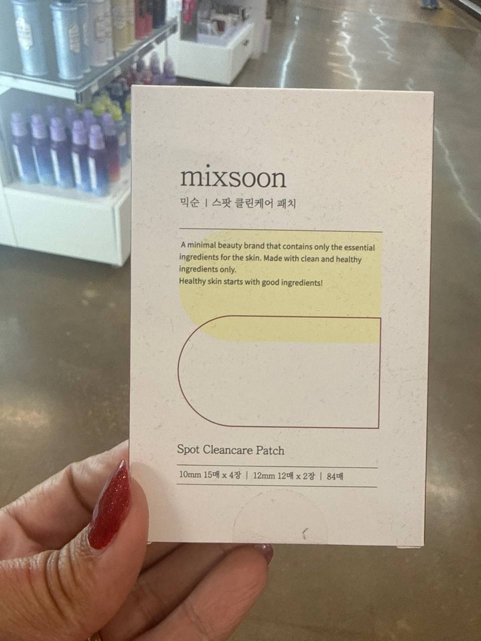 o mixsoon Spot Clean Care Patch, um adesivo hidrocoloide ultrafino coreano para tratamento de acnes e imperfeições