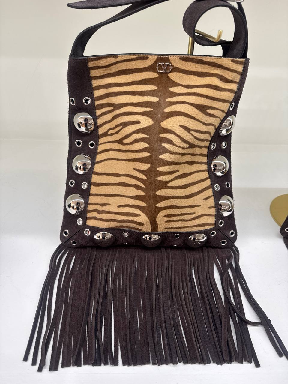 CROSSBODY
