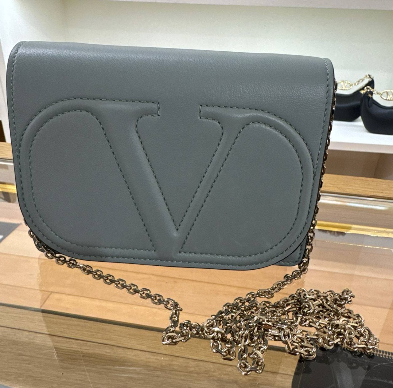 crossbody não cabe iPhone pro max alça de corrente