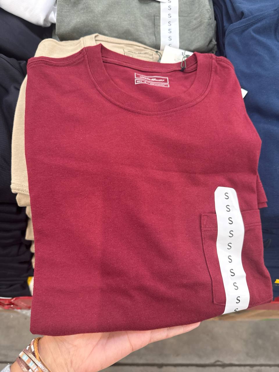   camiseta cor única manga curta   com bolso   Eddie Bauer