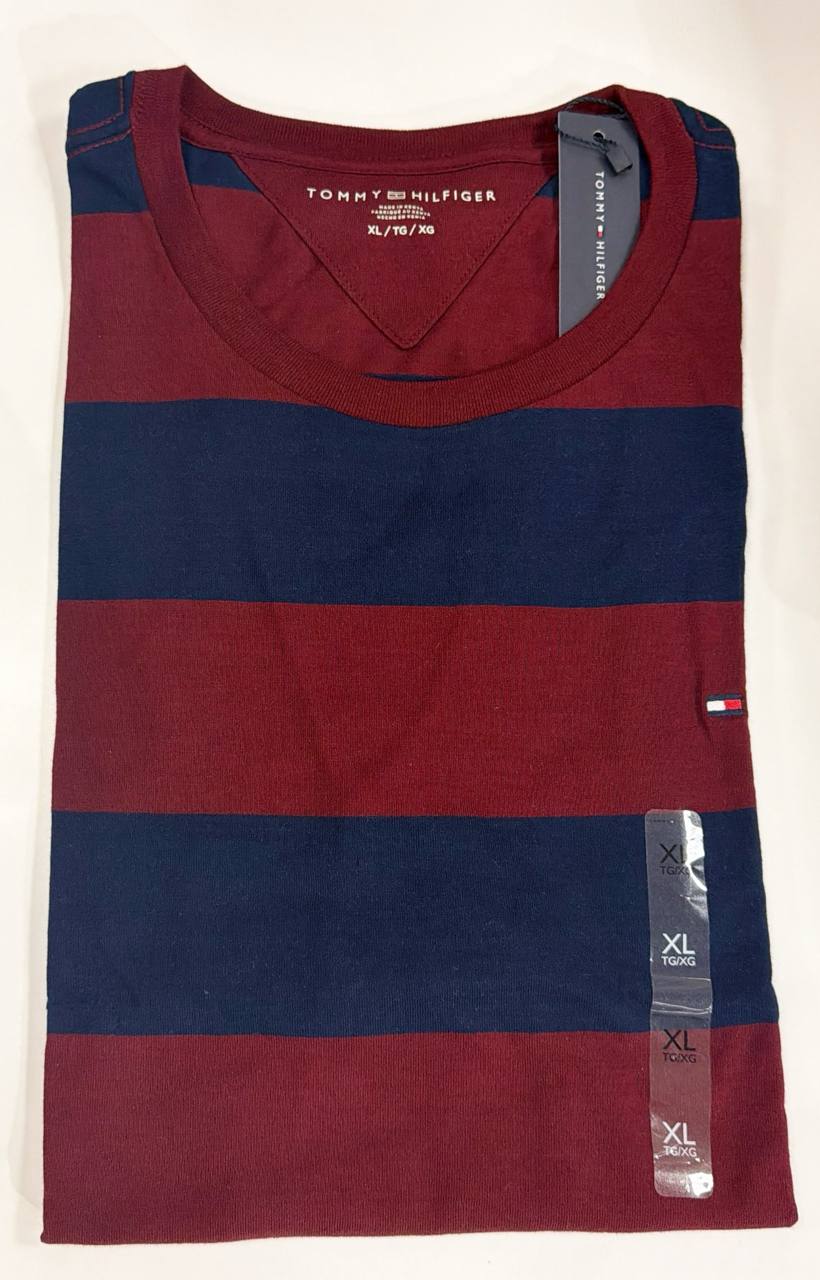 Camiseta Regular Fit Gola U