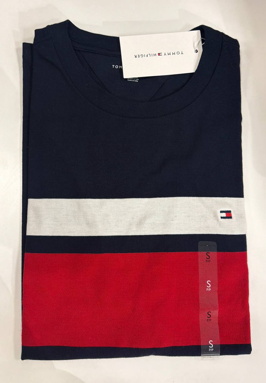 Camiseta Regular Fit Gola U