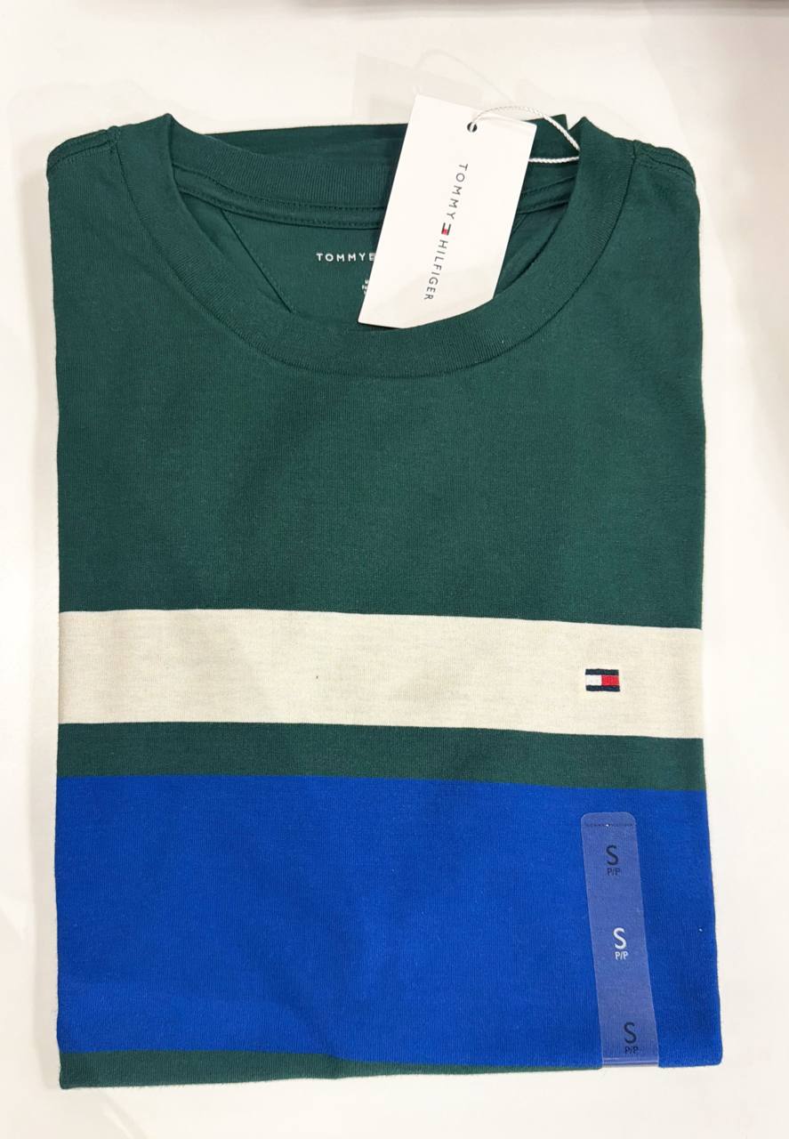 Camiseta Regular Fit Gola U