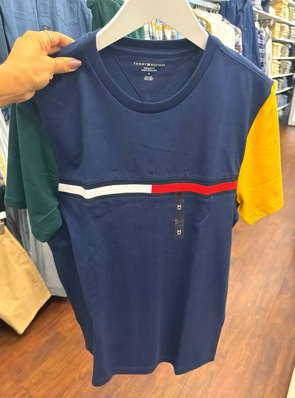 Camiseta Regular Fit Gola U