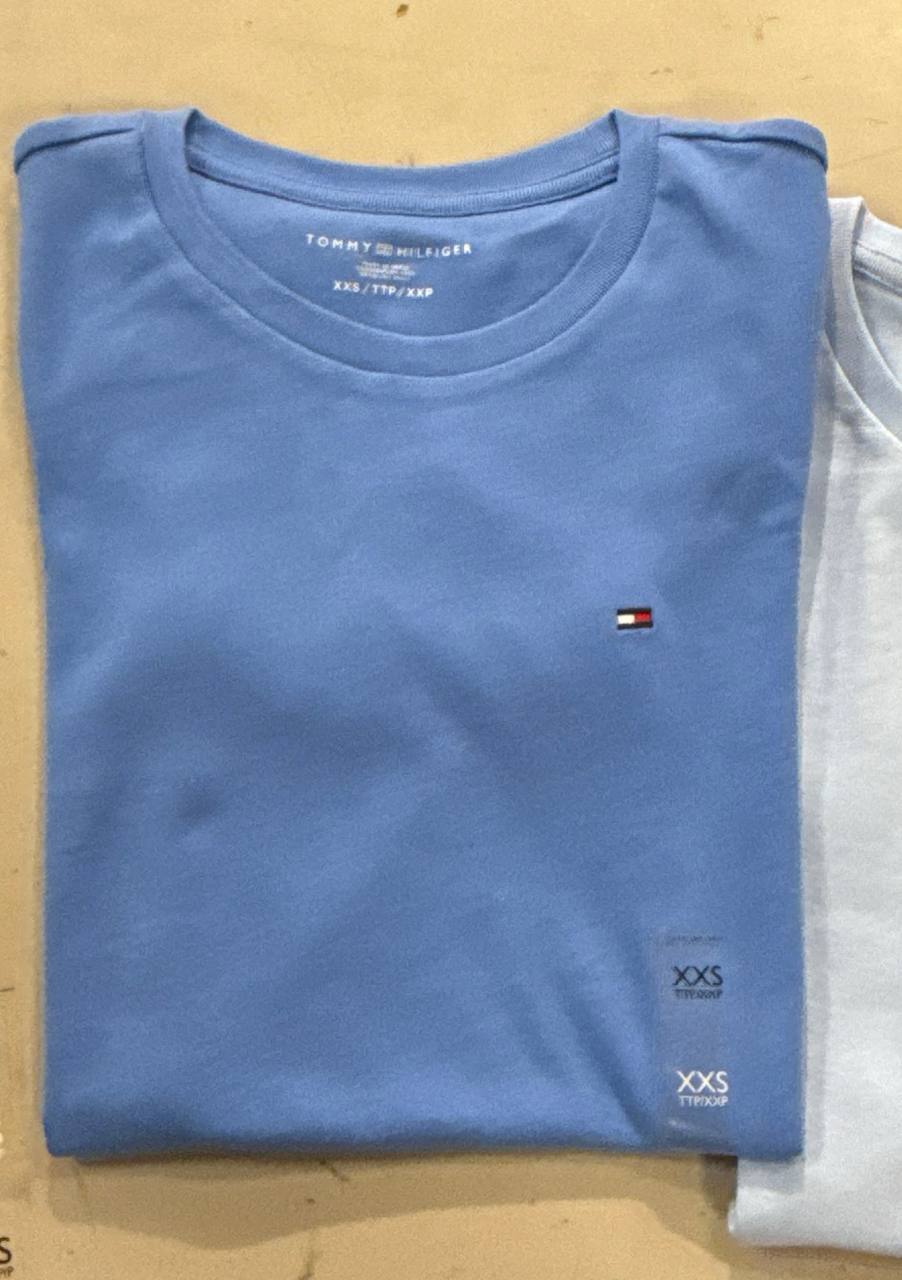 camiseta gola U manga curta