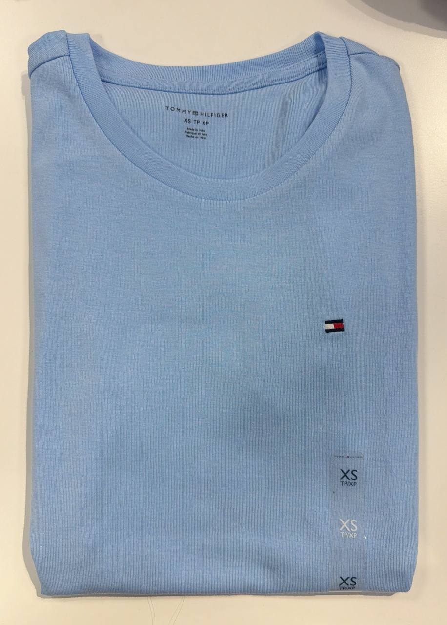 camiseta gola U manga curta