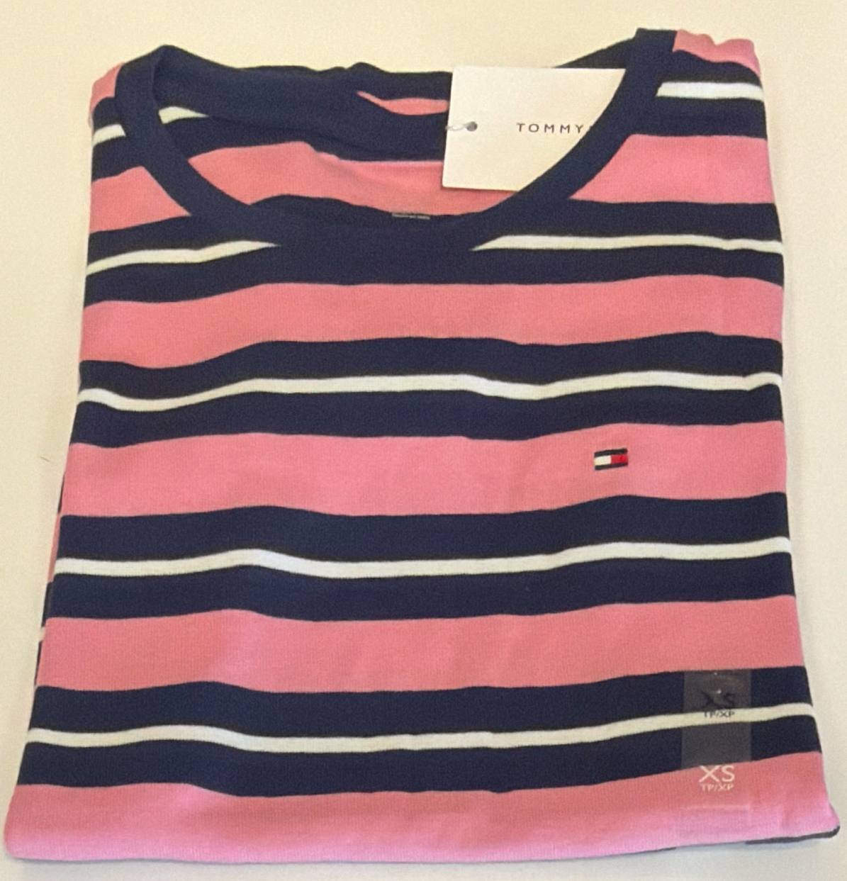 camiseta gola U manga curta