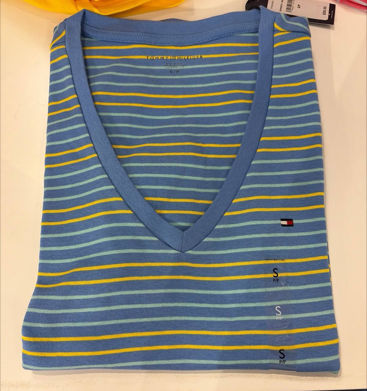 camiseta gola V manga curta
