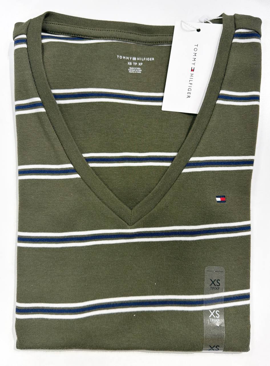 camiseta gola V manga curta