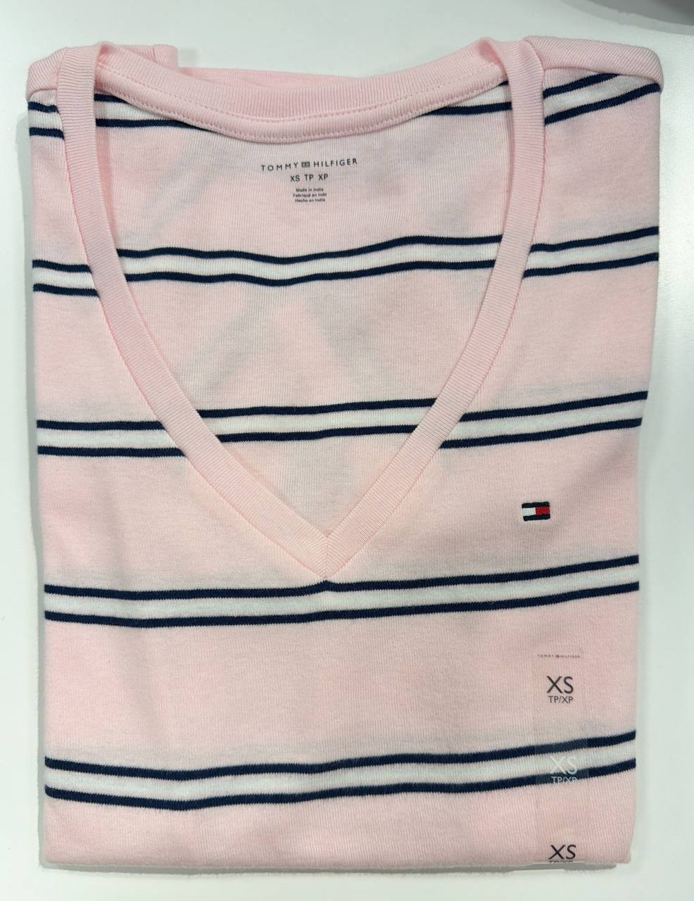 camiseta gola V manga curta