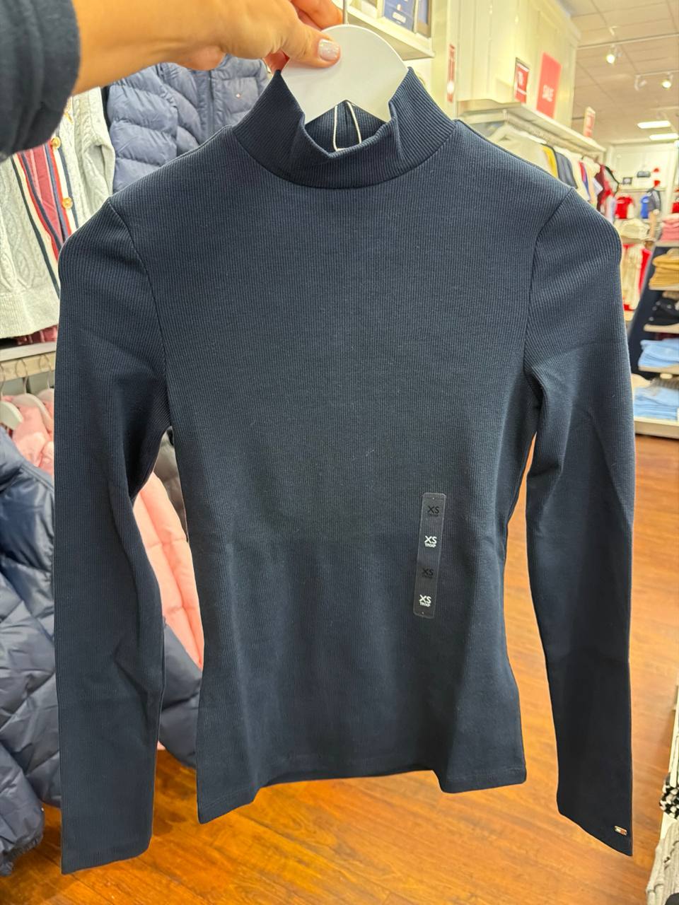 Blusa gola alta e manga longa