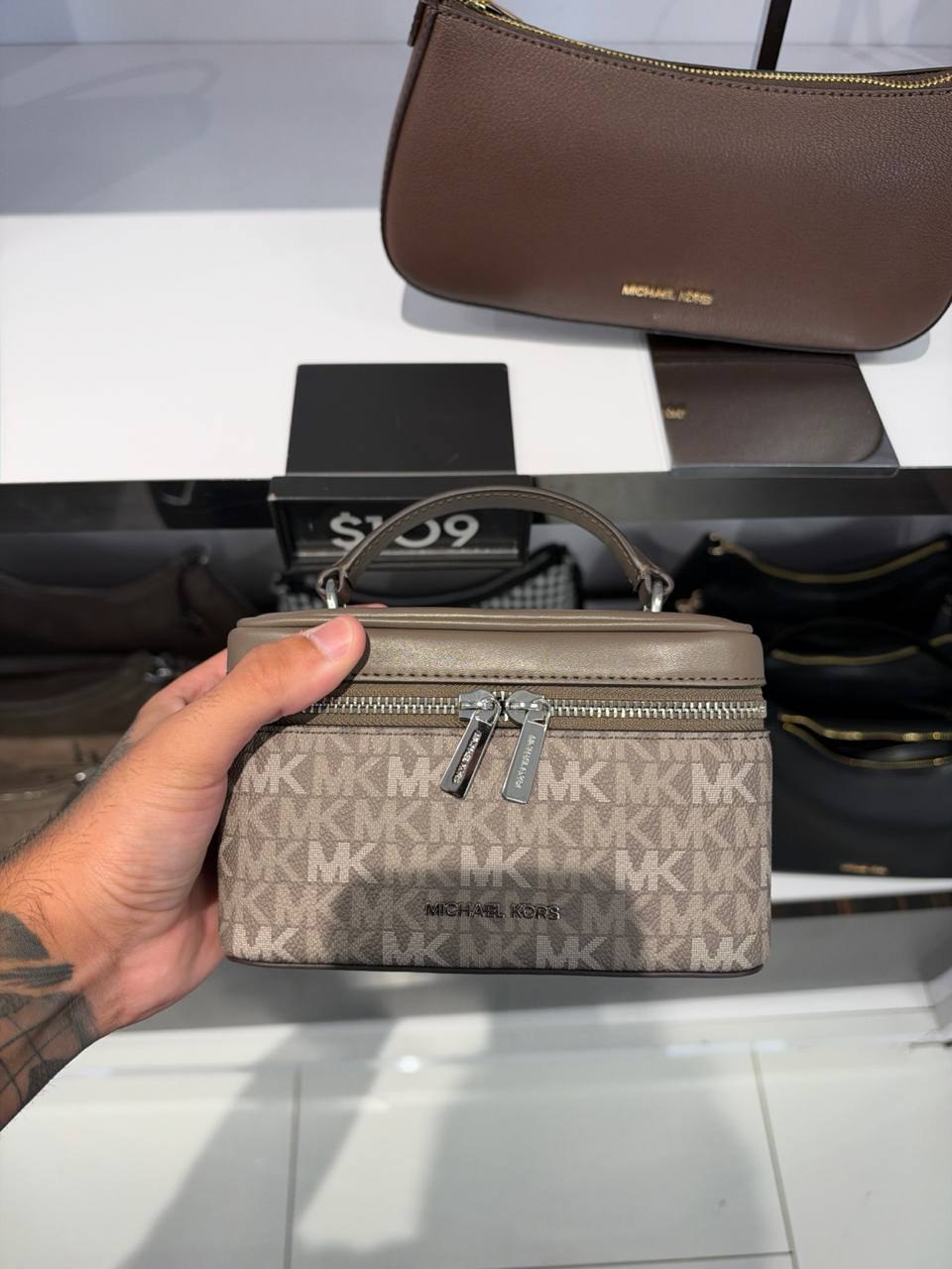 Mk - Bolsa Vivi Crossbody