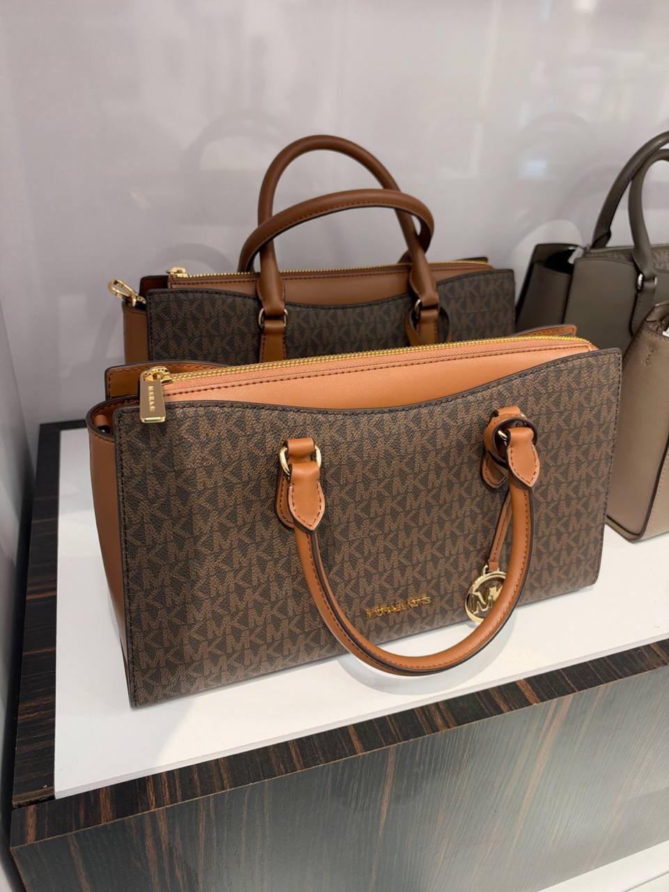 Mk - Bolsa Arden Handbag (Maior)