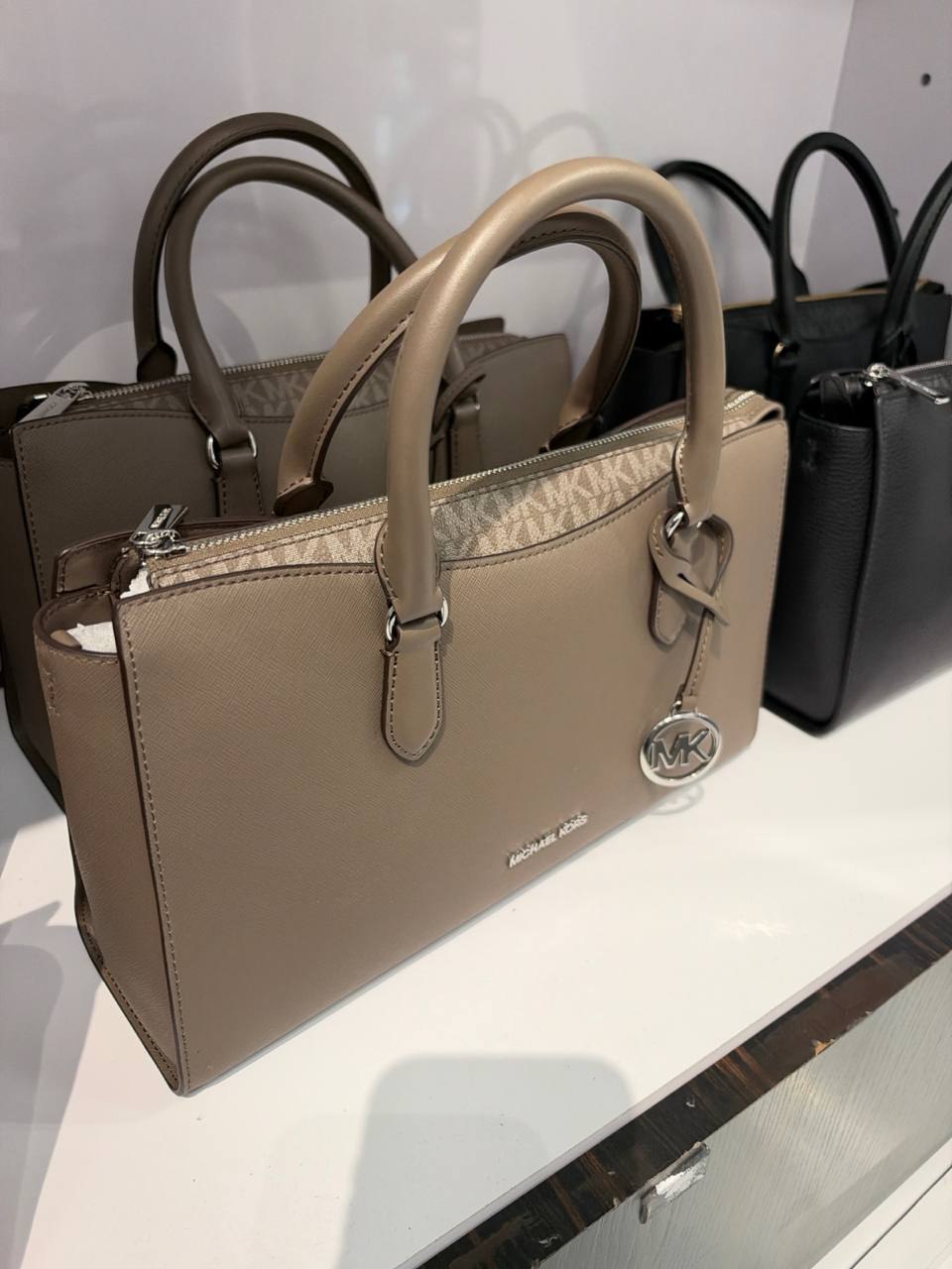 Mk - Bolsa Arden Handbag (Maior)