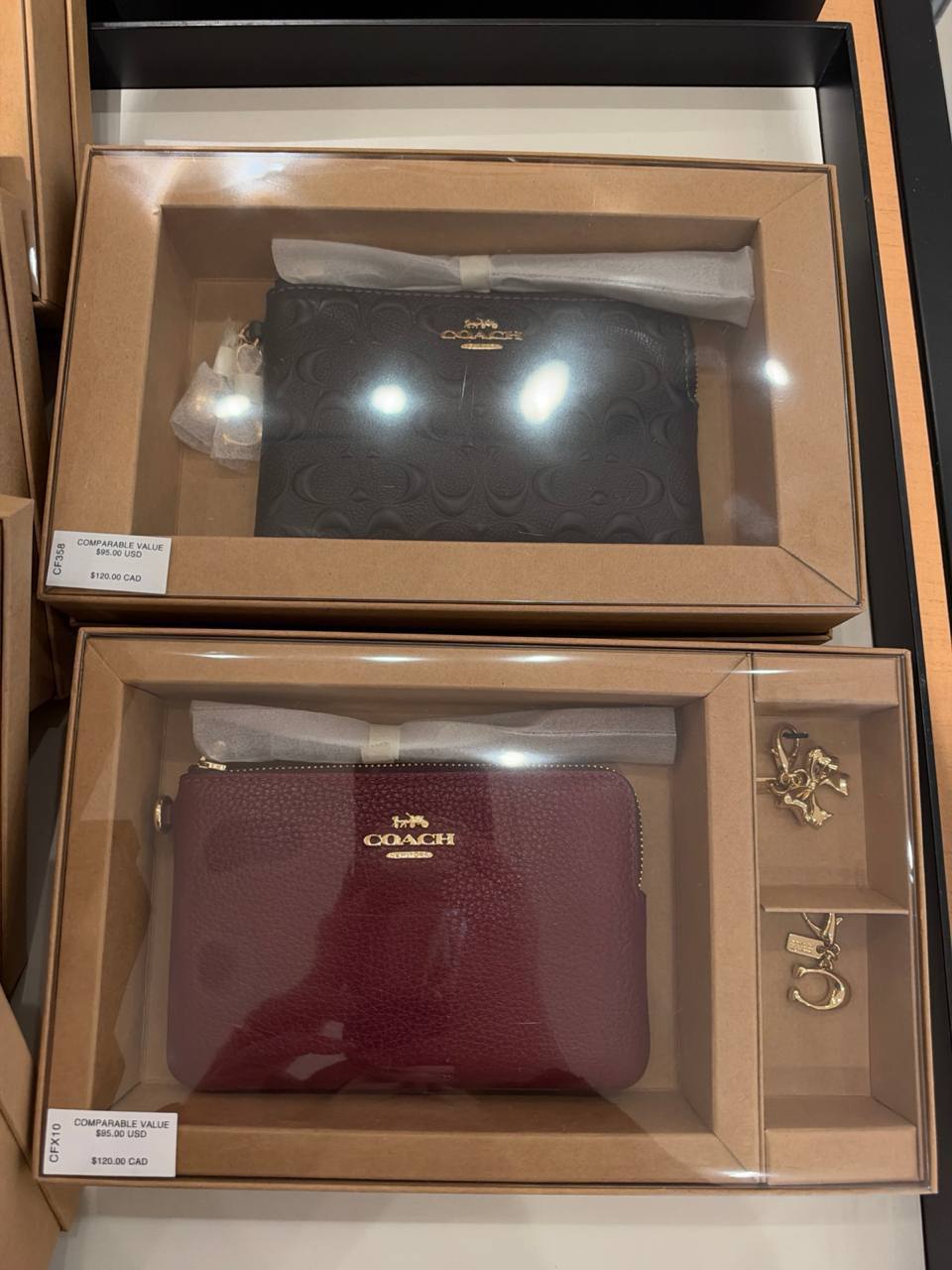 Coach - Set Carteira e Charm
